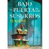 BAJO LA PUERTA DE LOS SUSURROS